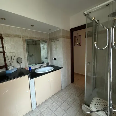 Holiday Hub Tiburtina Station Apartment *